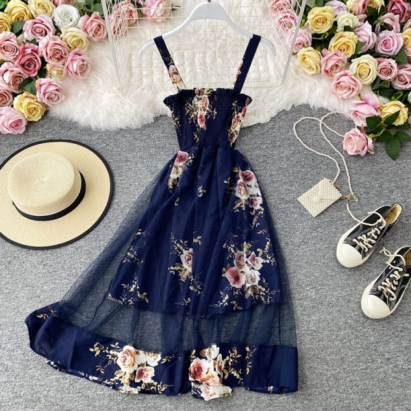 The new French girl temperament show thin gauze dress dress of a word shoulder straps that wipe a bosom